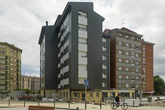 Rehabilitación Fachada en Gutiérrez Herrero 50A – David Olmos Arquitectos